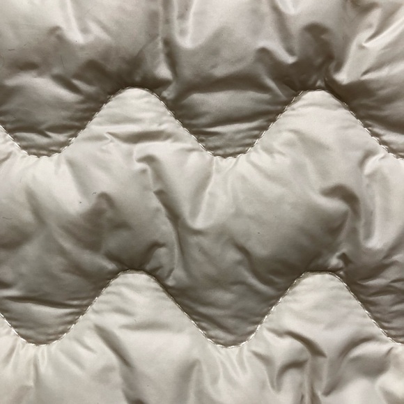 💕Host Pick💕Beige Quilted Hooded Vest - Picture 6 of 17